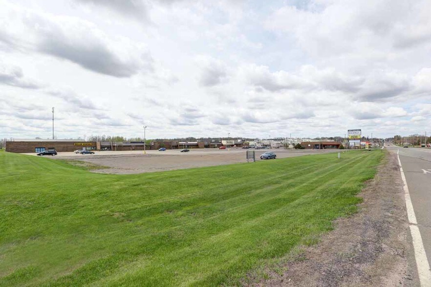 More Photos Of 1011-1013 E Spruce St, Abbotsford Storefront Retail Office For Lease