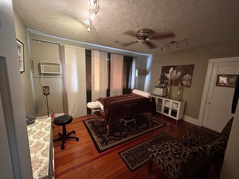 More Photos Of 6112 Benneville St, Cincinnati Freestanding For Sale