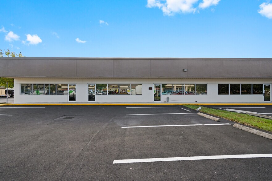 More Photos Of 1971-1979 Northgate Blvd, Sarasota Storefront Retail Office For Lease