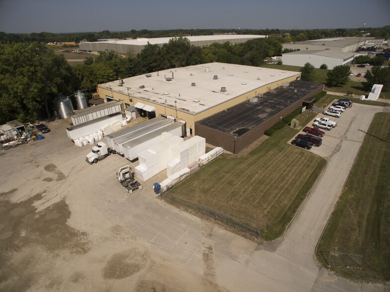 More Photos Of 5554 NE 16th St, Des Moines Warehouse For Sale