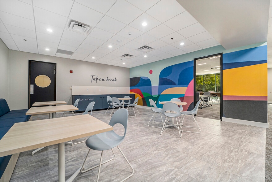 More Photos Of 26300 Northwestern Hwy, Southfield Office For Lease