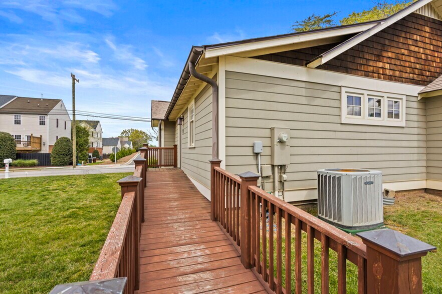 More Photos Of 7 Henderson Rd, Greenville Office For Sale