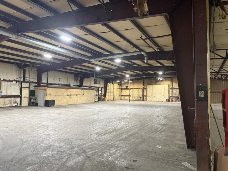 More Photos Of 1658 Highway 85 N, Fayetteville Warehouse For Lease
