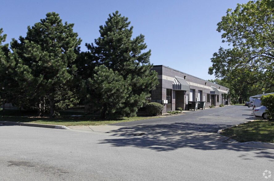 More Photos Of 587-591 N Edgewood Ave, Wood Dale Warehouse For Lease