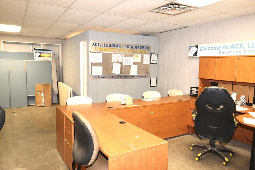 More Photos Of 2335 Columbia Hwy, Pulaski Office For Sale