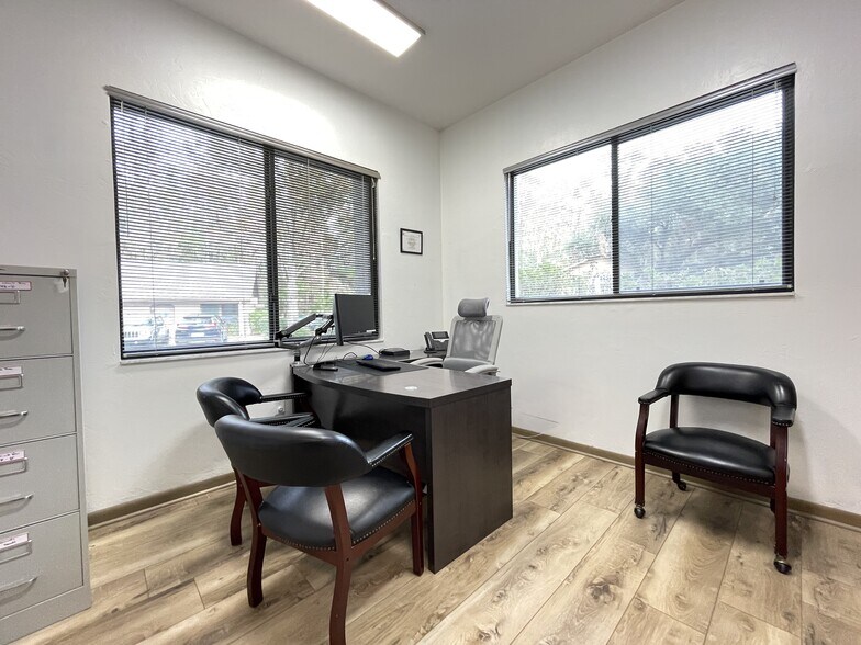 More Photos Of 106 NW 33rd Ct, Gainesville Office For Sale