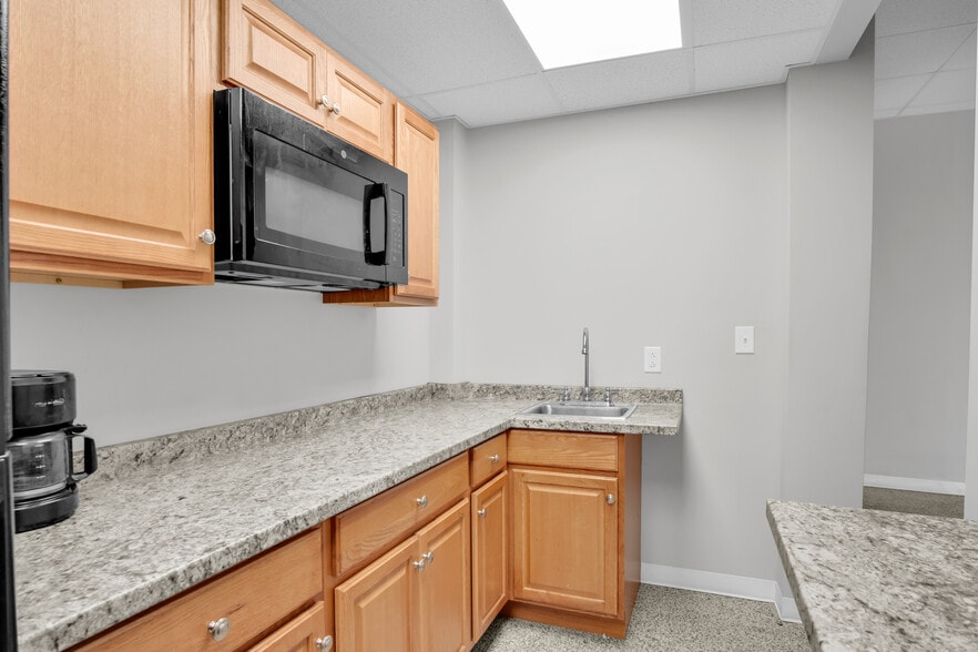 More Photos Of 1180 S Cameron St, Harrisburg Light Manufacturing For Sale