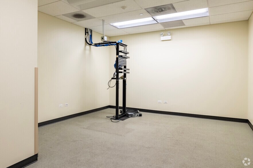 More Photos Of 1821 W Berteau Ave, Chicago Loft Creative Space For Sale