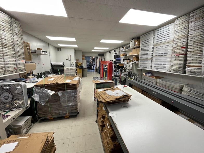 More Photos Of 421 S Addison Rd, Addison Storefront Retail Office For Lease