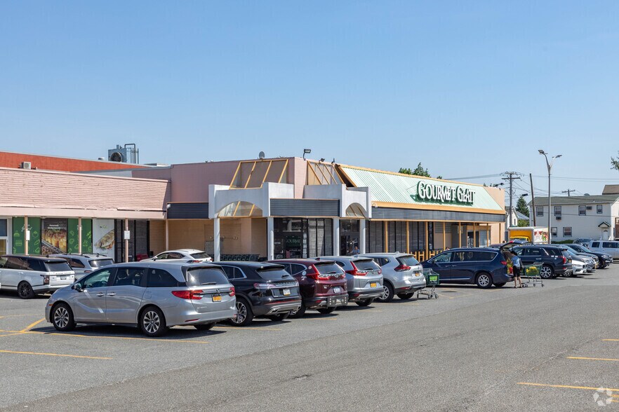 More Photos Of 1000-1030 Railroad Ave, Woodmere Storefront For Lease