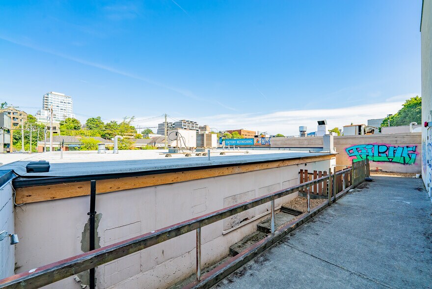 More Photos Of 111 Terminal Av, Nanaimo General Retail For Sale