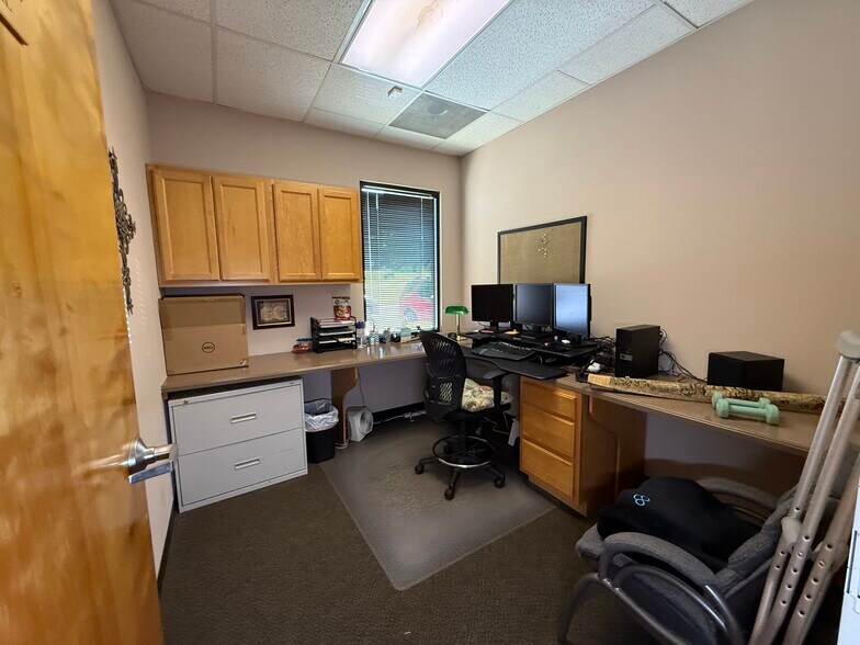 More Photos Of 99 Grove Park Ln, Woodstock Loft Creative Space For Sale