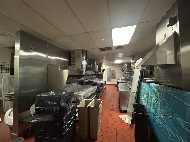 More Photos Of 14B Royal Rd, Flemington Hotel For Lease