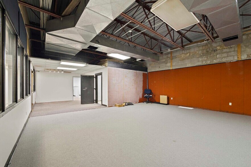More Photos Of 5942 Us-60, Ashland Bank For Sale