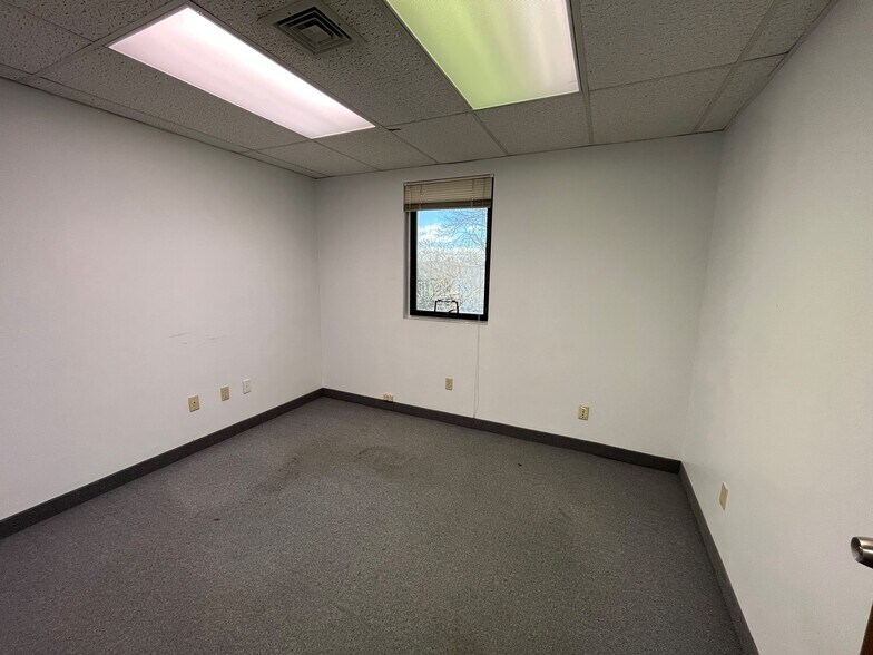 More Photos Of 27 Hospital Ave, Danbury Office For Sale