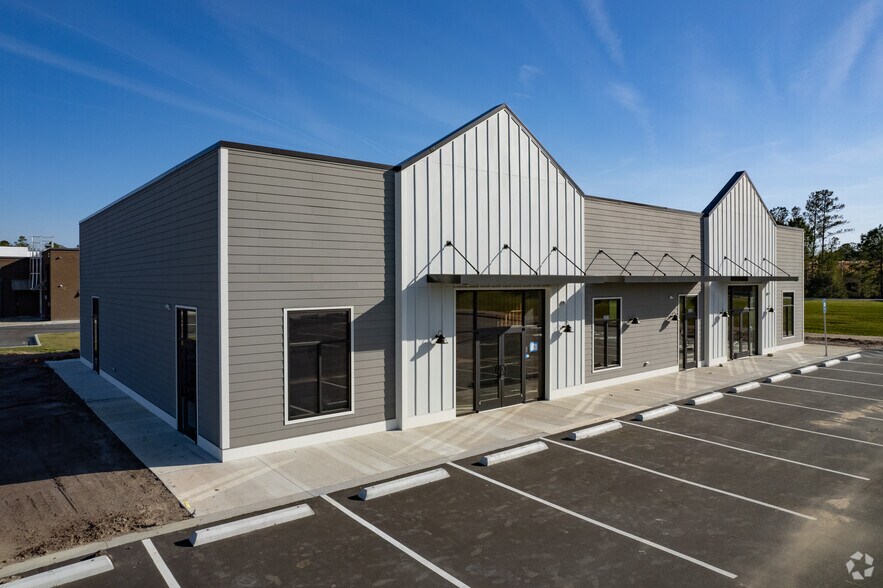 More Photos Of Pooler Parkway and Mosaic Circle, Pooler Storefront Retail Office For Lease