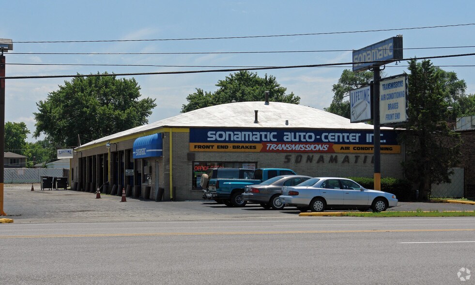 Primary Photo Of 9665 W 55th St, Countryside Auto Repair For Sale