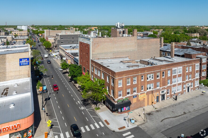 More Photos Of 3240 W Lawrence Ave, Chicago Showroom For Lease