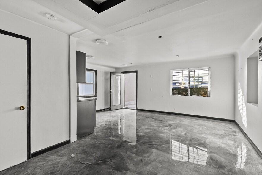 More Photos Of 5520-5522 Cahuenga Blvd, North Hollywood Freestanding For Sale