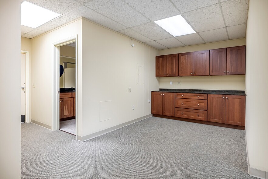 More Photos Of 9 Old Sugar Hollow Rd, Danbury Office For Sale