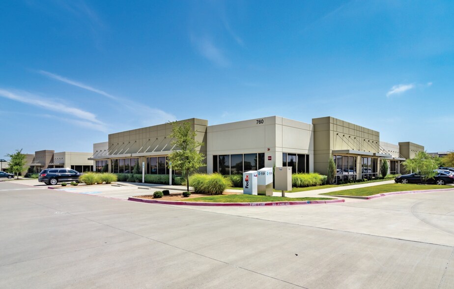 More Photos Of 800 N Watters Rd, Allen Unknown For Lease