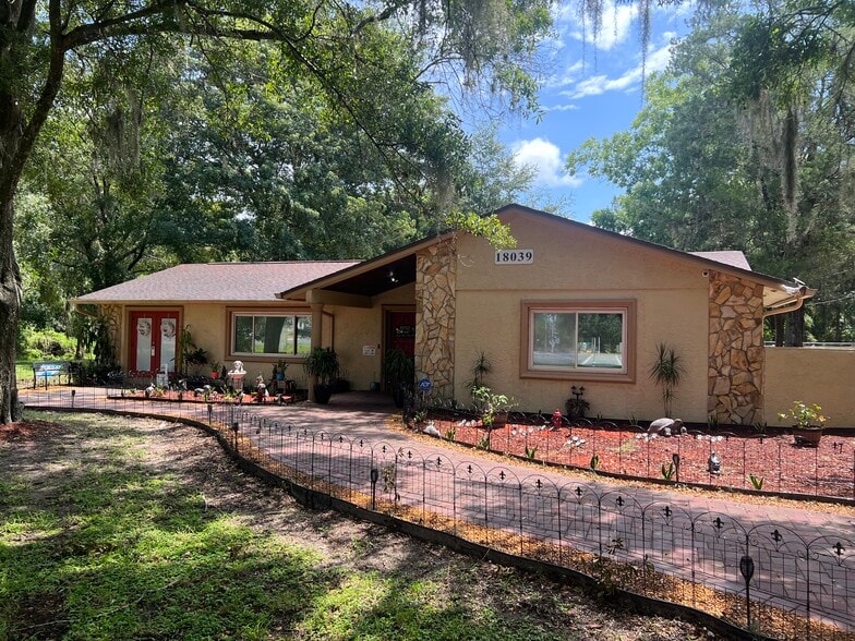 Primary Photo Of 124 Nevel Rd, Lutz Veterinarian Kennel For Sale