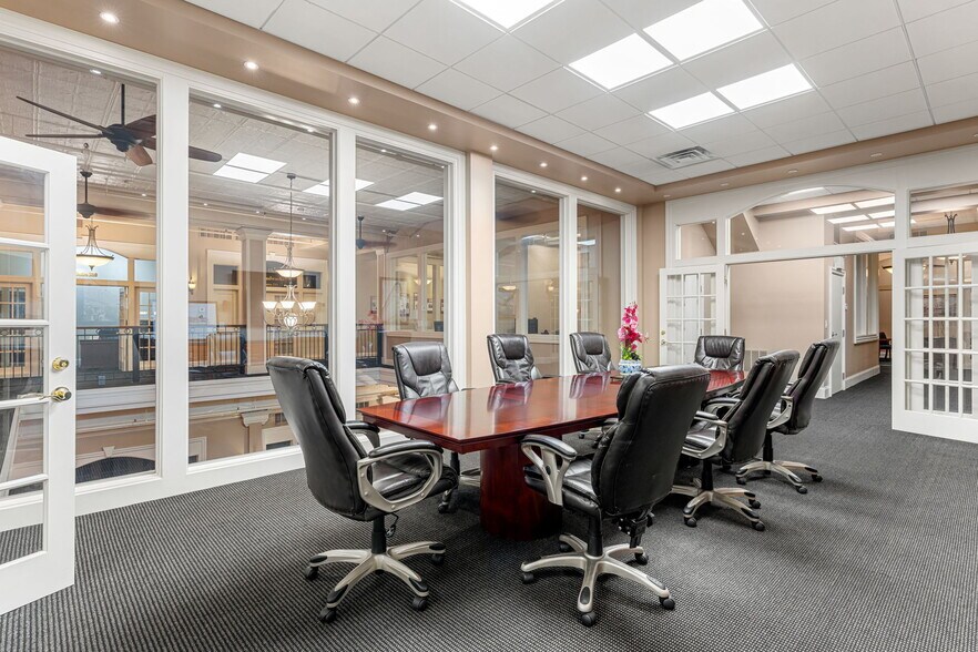 More Photos Of 222 Pearl St, New Albany Office Residential For Lease
