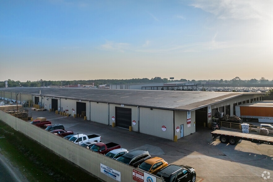 More Photos Of 2511 W Mt Houston Rd, Houston Warehouse For Lease