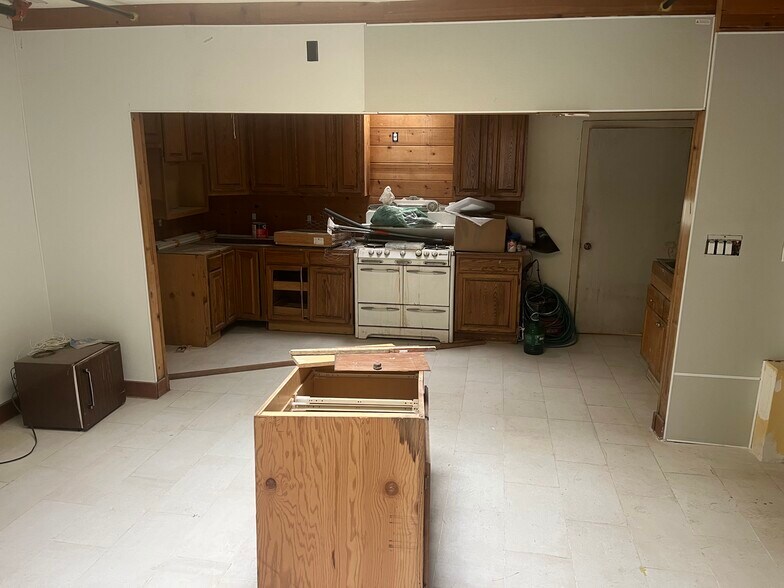 More Photos Of 3051 Adeline St, Berkeley Freestanding For Lease