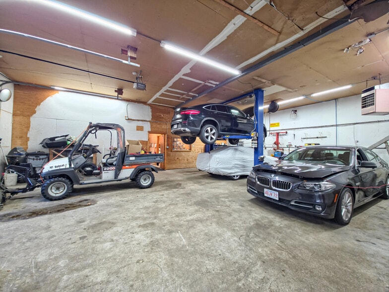 More Photos Of 7 Colonel Dr, Bourne Auto Repair For Sale