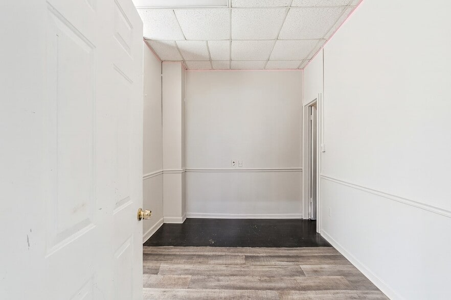 More Photos Of 5866 Love St, Austell Storefront For Sale