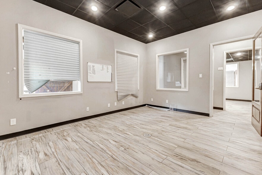 More Photos Of 1101 Alma St, Tomball Medical For Lease