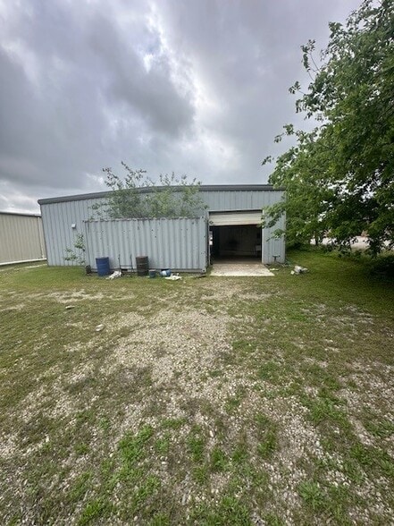 More Photos Of 4321 Garland Dr, Haltom City Flex For Sale