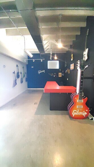 More Photos Of 2751 N Miami Ave, Miami Office For Sale