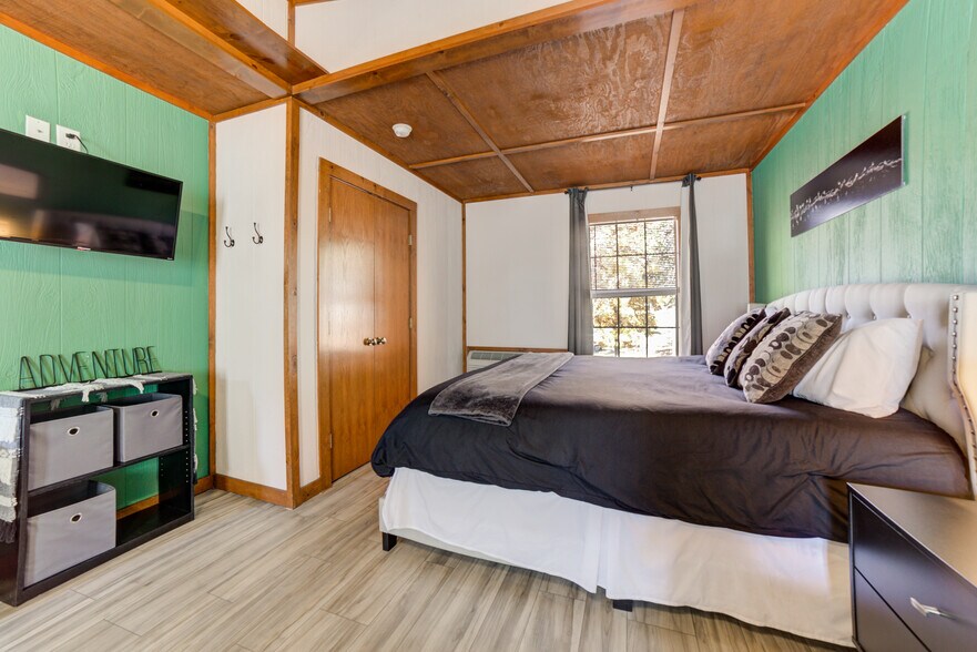 More Photos Of 446724 E 390 Rd, Langley Hotel For Sale