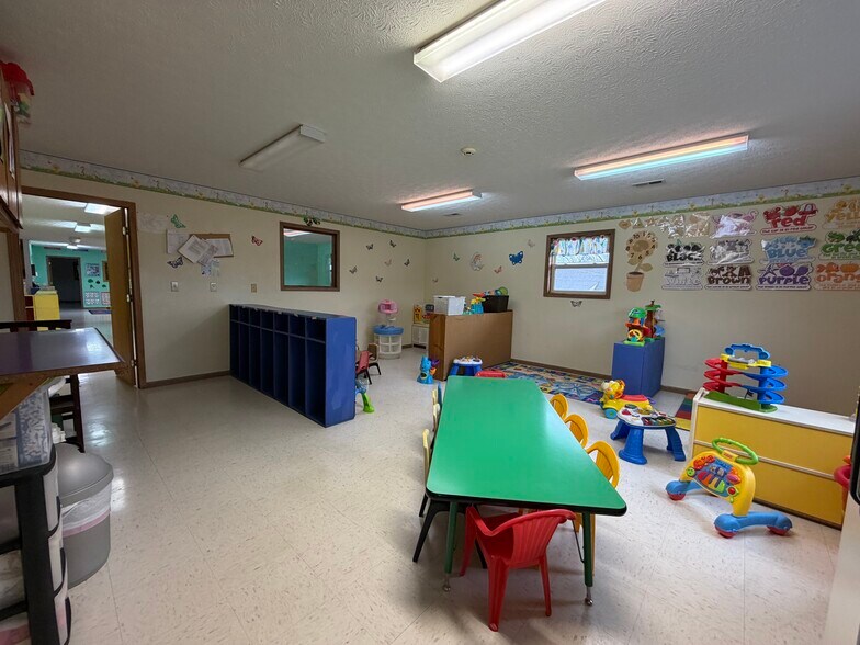 More Photos Of 100 Bosa Dr, Saint Robert Health Club For Sale