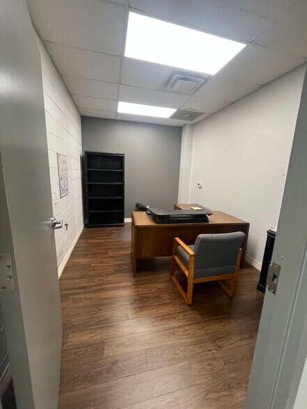 More Photos Of 7500 Appling Center Dr, Memphis Warehouse For Sale