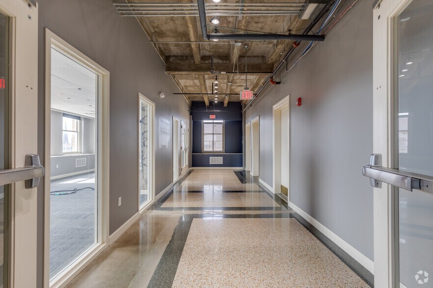 More Photos Of 624 S Boston Ave, Tulsa Office For Sale