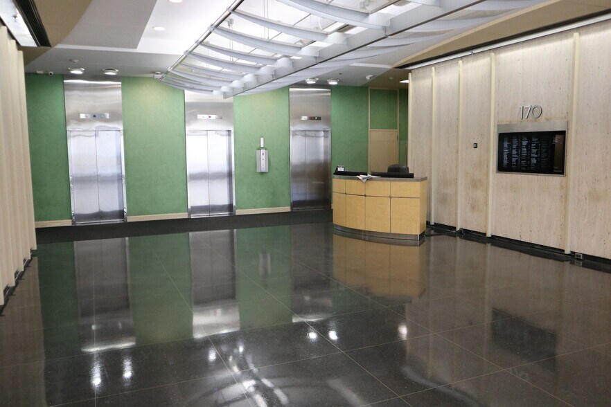 More Photos Of 170 Old Country Rd, Mineola Office For Lease