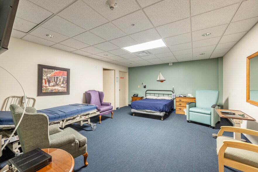 More Photos Of 195 Parrish St, Canandaigua Medical For Lease