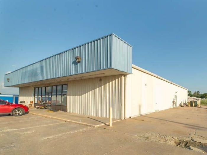 More Photos Of 609 Western Heights Cir, Hillsboro Freestanding For Sale