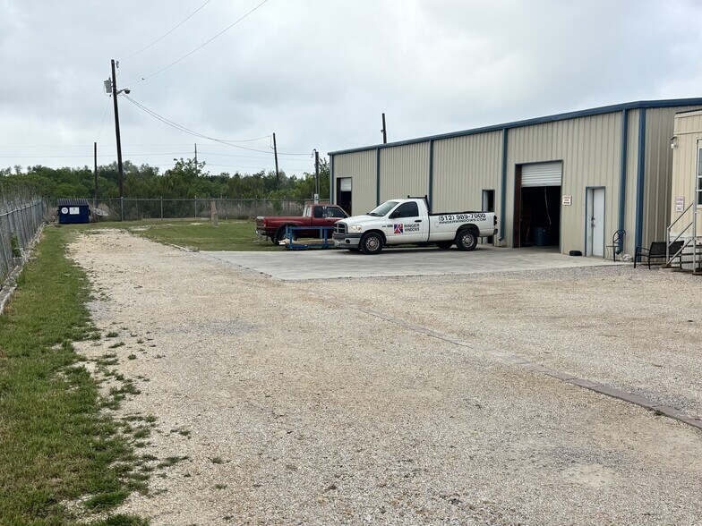 More Photos Of 1403 W Welch St, Taylor Warehouse For Sale