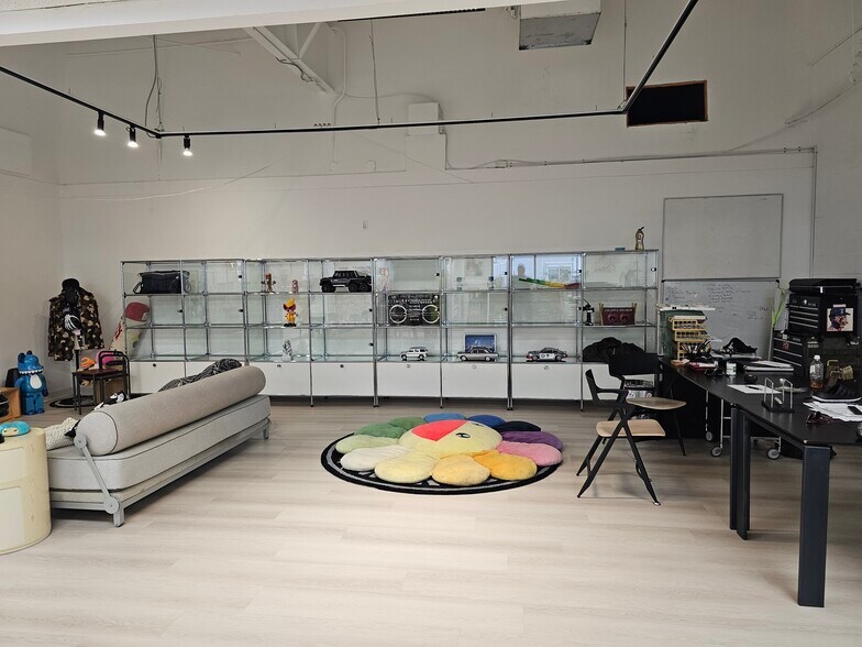 More Photos Of 758 Halekauwila Street, Honolulu General Retail For Sale