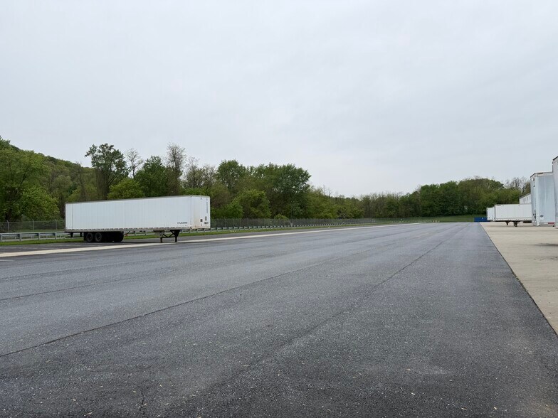 More Photos Of 140 Fulling Mill Rd, Middletown Distribution For Lease