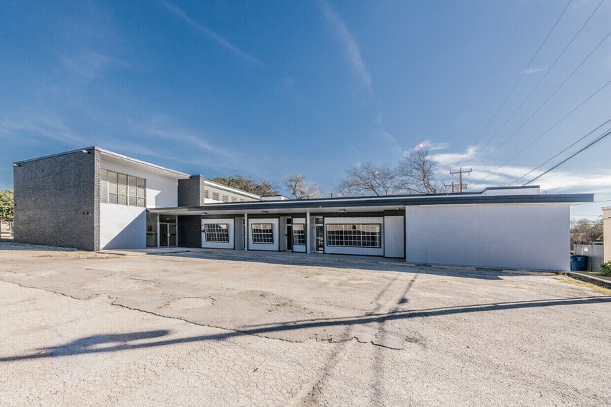 Primary Photo Of 910 Manor Dr, San Antonio Storefront For Sale