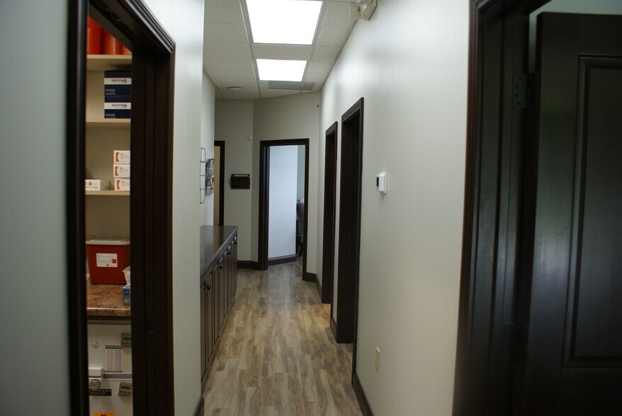 More Photos Of 1320 Dowell Springs Blvd, Knoxville Office For Lease