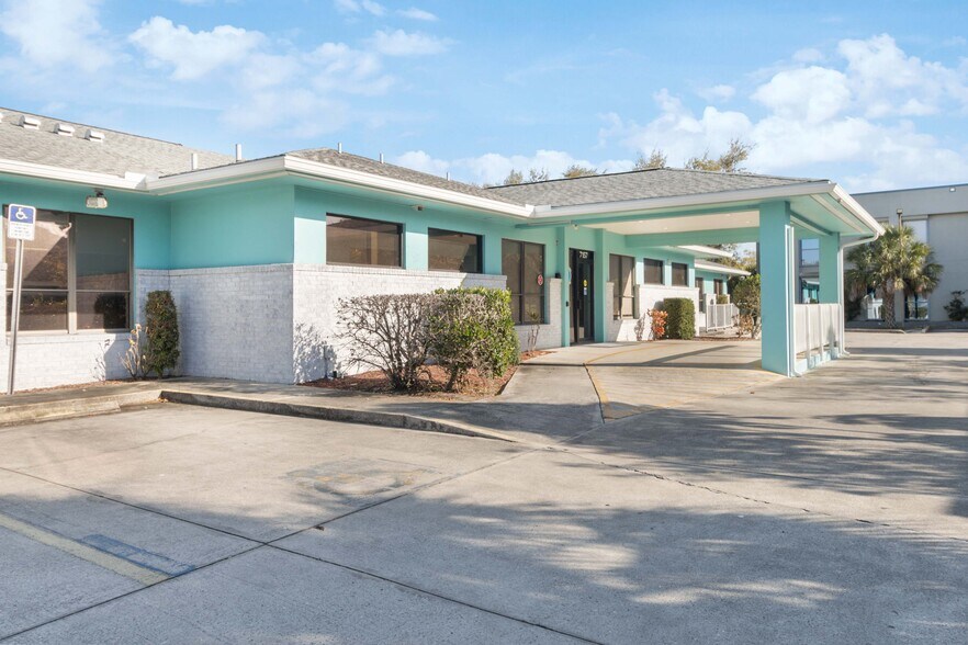 More Photos Of 7157-7159 Curtiss Ave, Sarasota Medical For Sale