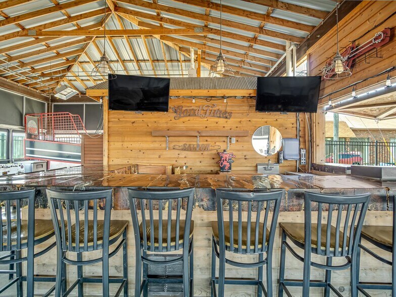 More Photos Of 200 N Main St, Dupo Specialty For Sale