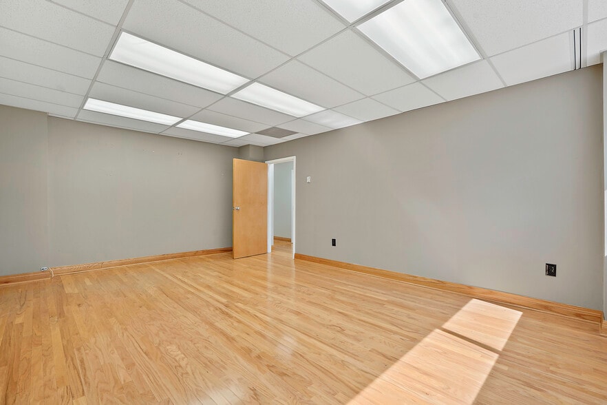 More Photos Of 131 Elden St, Herndon Medical For Lease