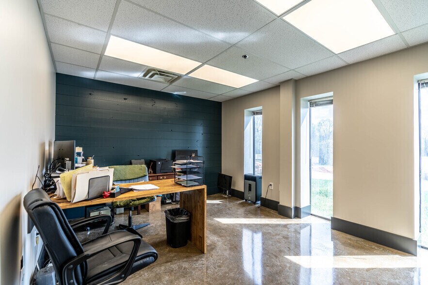 More Photos Of 4669 Mount Sharon Rd, Greenbrier Industrial For Lease